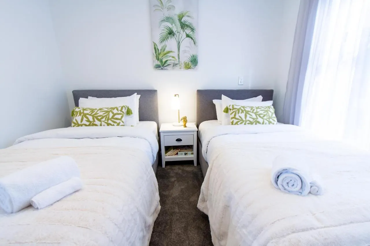Stylish 2-Bedroom Haven Next To Hagley Park Christchurch Apartment